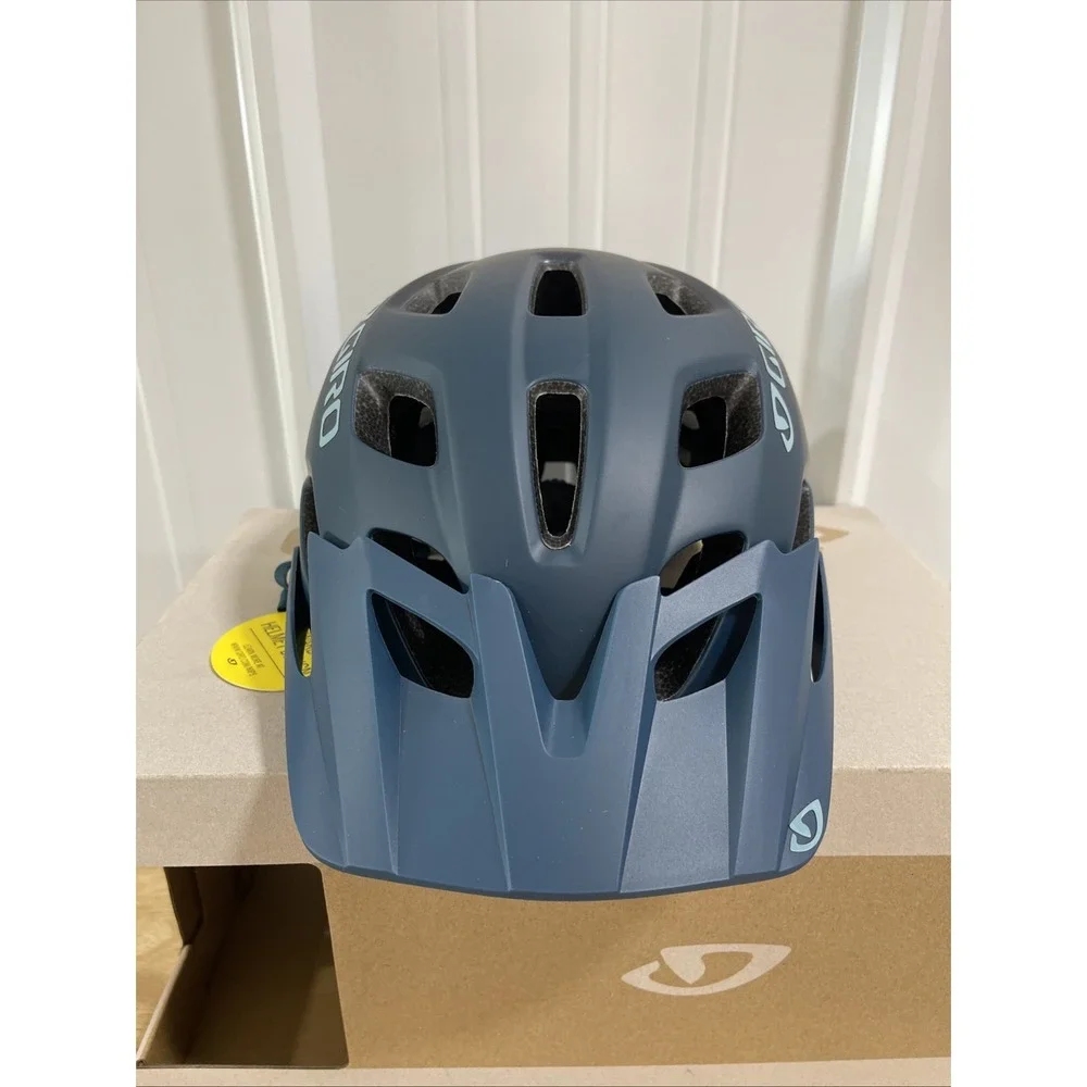 Giro Verce Mips Biking Helmet Womens Universal Blue - New With Box/Small Scratch